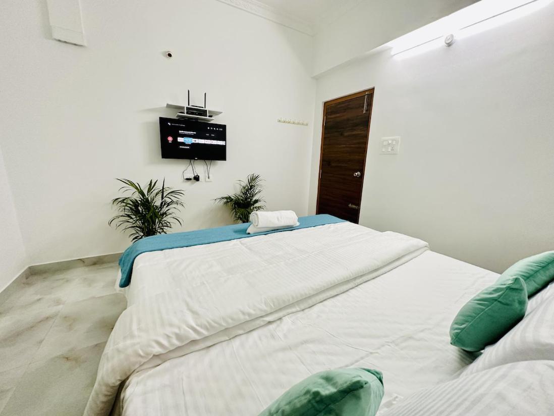Tirupati Homestay - Shilparamam - Luxury Ac Apartments By Stayflexi - Fast Wifi, Kitchen, Android Tv - Walk To Ps4 Pure Veg Restaurant - Easy Access To Airport, Railway Station And To All Temples Exteriör bild
